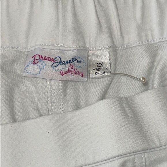 Quacker Factory Dream Jeannes Capri Size 2X White Like New Embellished - Picture 10 of 10